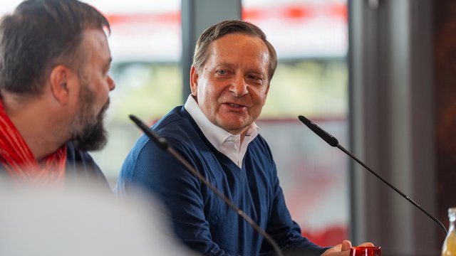 Update | Pressekonferenz mit Horst Heldt